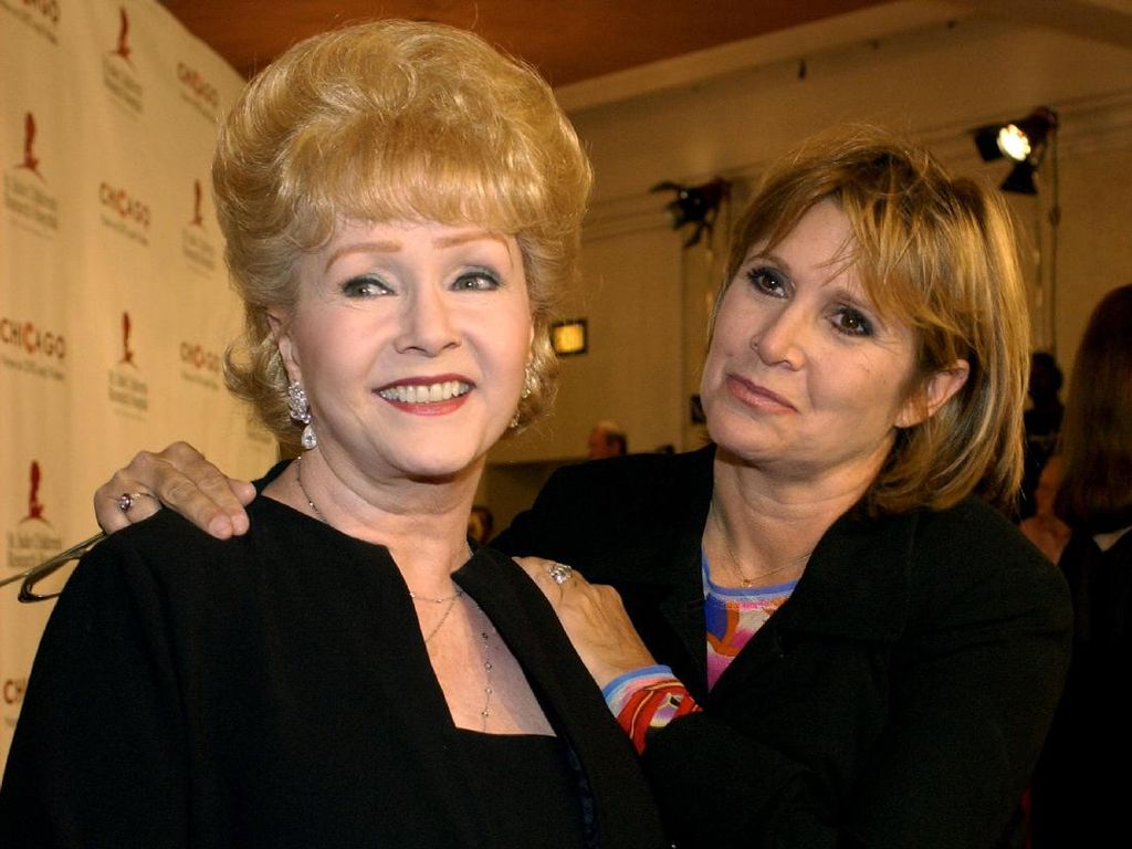 Carrie Fisher dan Ibunda Akan Dimakamkan di Forrest Lawn Carrie Fisher dan Ibunda Akan Dimakamkan di Forrest Lawn