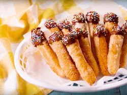 Nyamm! Manis Enak Donat Bentuk Kentang dengan Celupan Nutella