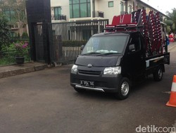 Tenda dan Kursi Pelayat Diangkut dari Rumah Duka Tragedi Pulomas