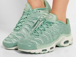 Alasan Sneakers Yeezy Dijual Paling Mahal di Indonesia