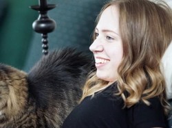 Kisah Perempuan Muda yang Tubuhnya Terancam Membatu