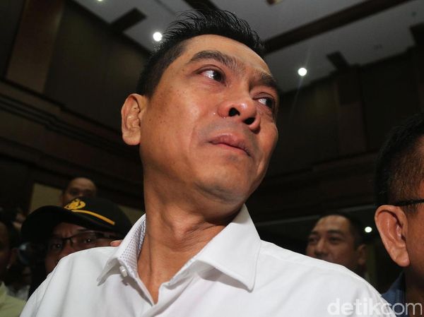 Korupsi Raperda Reklamasi, M Sanusi Menangis Divonis 7 Tahun Penjara