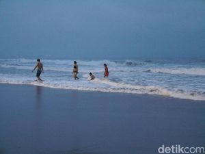 Pantai Berawa Spot Surfing Favorit, Ternodai Aksi Rekam Bokong Bule