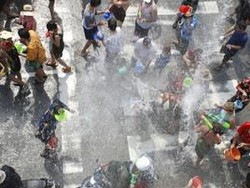 AKBP Pandra, Inisiator Festival Perang Air saat Imlek di Meranti