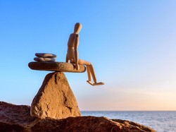 Mereka Hidup dengan Dibayangi Risiko Jadi Manusia Batu