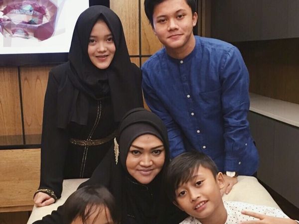 Foto Kenangan Anak-anak Sule dengan Lina Sebelum Meninggal Dunia