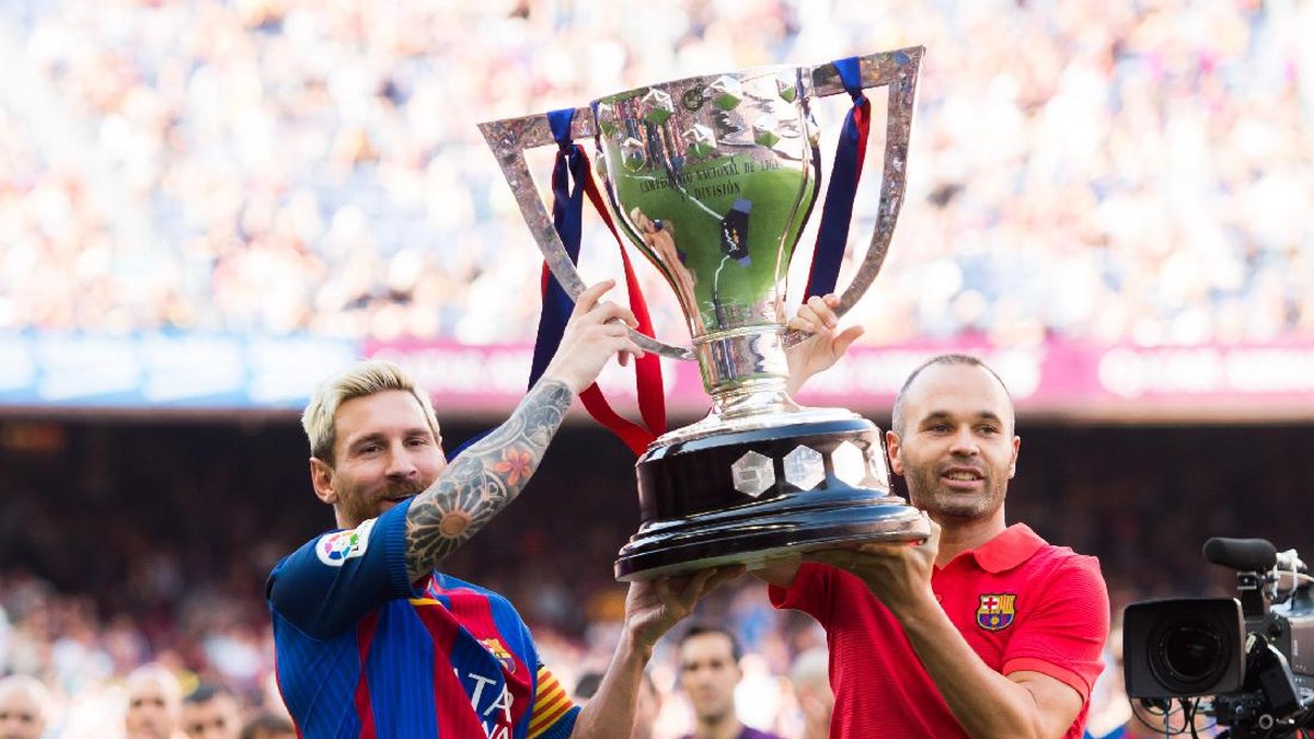 Lionel Messi dan Andres Iniesta, pemain lulusan La Masia yang masih bertahan (Getty Images/Alex Caparros)
