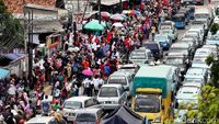 PKL Kuasai Pedestrian Baru di Tanah Abang