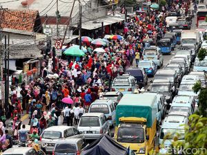 PKL Kuasai Pedestrian Baru di Tanah Abang