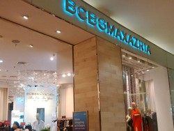 Shirt Dress Hingga Celana Sporty Diskon di BCBG Max Azria Sampai 50%