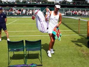 Petenis Ana Ivanovic Gantung Raket