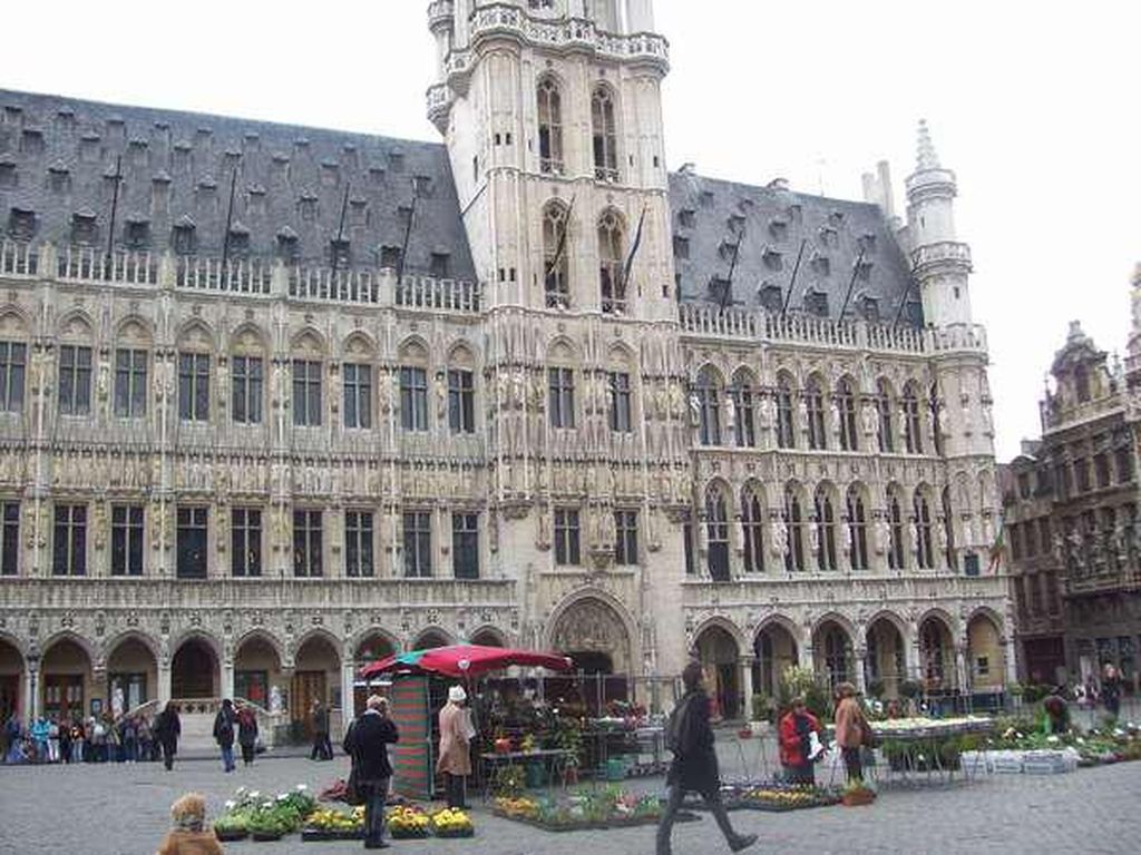 Belgia Buka Perbatasan dan Gratiskan Tiket Kereta Buat Warga