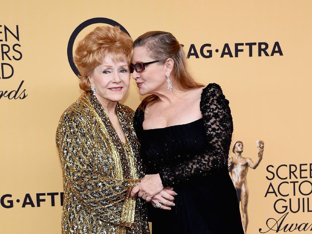 Golden Globe Berikan Penghormatan pada Debbie Reynolds dan Carrie Fisher