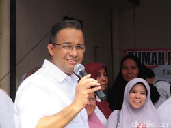 Plt Gubernur Rapat di Kereta Wisata, Anies: Yang Penting Produktif