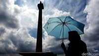 Monas Masih Menjadi Primadona Liburan Sekolah