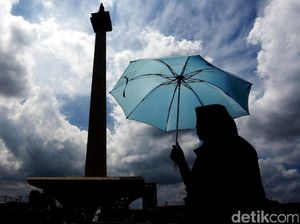 Monas Masih Menjadi Primadona Liburan Sekolah