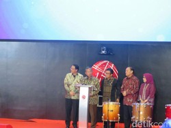 Gantikan Jokowi, Darmin Tutup Perdagangan Saham 2016