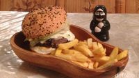 Mesti Coba di Dubai: Burger Unta!