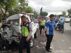 Bus Pariwisata vs Pick Up, Sopir Tewas dan Dua Luka
