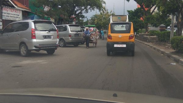 Roda Empat Mungil di Jakarta dari India