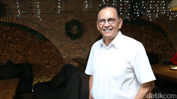 Diterpa Isu, Roy Marten Tetap Tersenyum