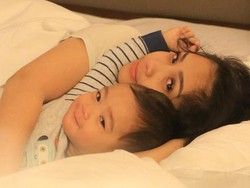 Pose Kocak Rafathar di Closet Mainan