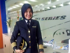 Foto: Hijab Ala Iin Irjayanti, Pilot Indonesia yang Populer di Instagram