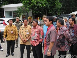 Pastikan Pelayanan Baik, Sumarsono Tinjau Puskesmas Duren Sawit