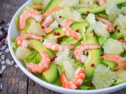 Yuk, Racik Salad Berisi Buah Segar untuk Suguhan Tahun Baru!