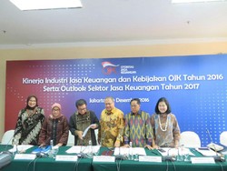 OJK: Ekonomi RI Tumbuh Positif Dibandingkan Negara Berkembang Lain