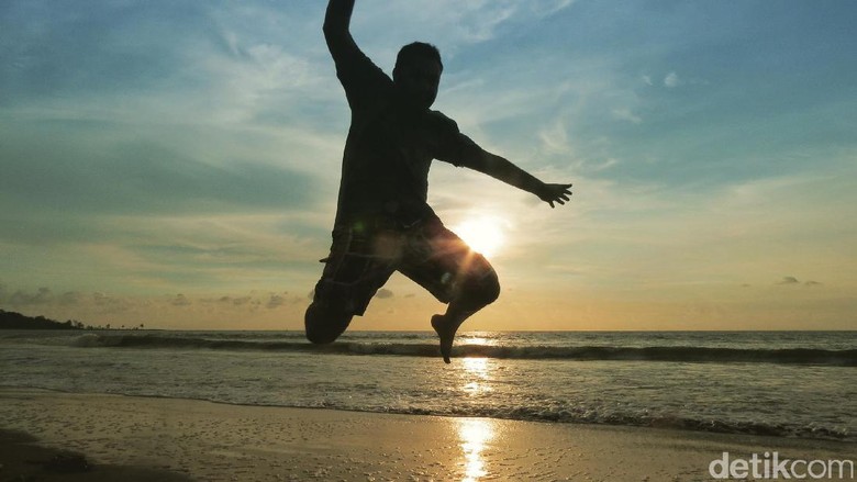 Sunset di Pantai Florida Anyer (Fitraya/detikTravel) Sunset di Pantai Florida Anyer (Fitraya/detikTravel)