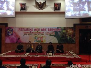 Rayakan Malam Tahun Baru, Wali Kota Risma Gelar Doa Bersama