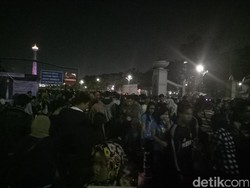 Begini Penuhnya Monas Saat Malam Tahun Baru