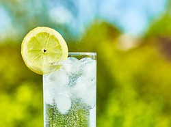 Kerongkongan Pria Ini Terbakar Diduga gegara Minum Sparkling Water