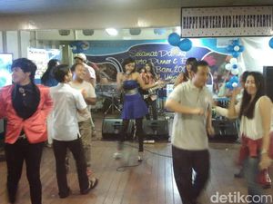 Pesta Tahun Baru di Tengah Laut, Dari Dangdut Sampai Disko
