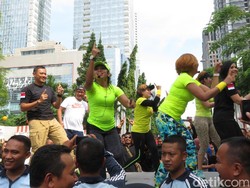 Awali Kampanye, Agus Yudhoyono dan Istri Senam Bete di SCBD