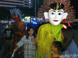 Bundaran HI Mulai Ramai Didatangi Warga, Lalin Masih Lancar