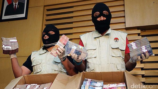 Ini Barang Bukti Kasus Suap Bupati Klaten