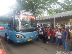 Penumpang Shuttle Bus di Ancol Menumpuk Jelang Malam Tahun Baru