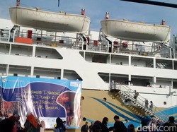 Begini Keseruan Memburu Malam Tahun Baru di Atas Kapal Pelni KM Umsini