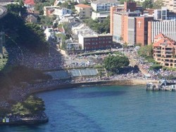 Barikade Truk Sampah Dipakai Amankan Malam Tahun Baru di Sydney