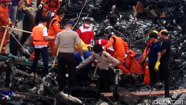 Evakuasi Korban Kapal Zahro Express