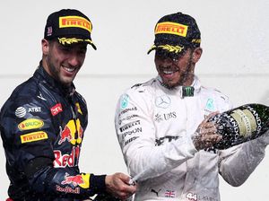 Terkait Kontrak Baru dengan Red Bull, Ricciardo Diperingatkan Hamilton Terkait Kontrak Baru dengan Red Bull, Ricciardo Diperingatkan Hamilton