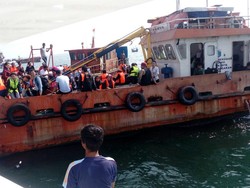 Kapal Terbakar, 152 Orang Dievakuasi dan 20 Orang Dalam Pencarian