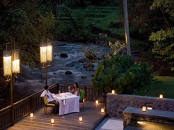 Lagi di Bali? Anda Bisa Makan Enak Sambil Menikmati Suasana Indah di Tempat Ini