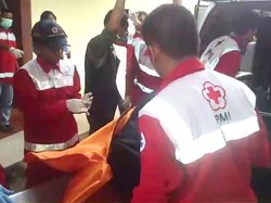 Jenazah Korban Kapal Tenggelam Dibawa ke RS Polri