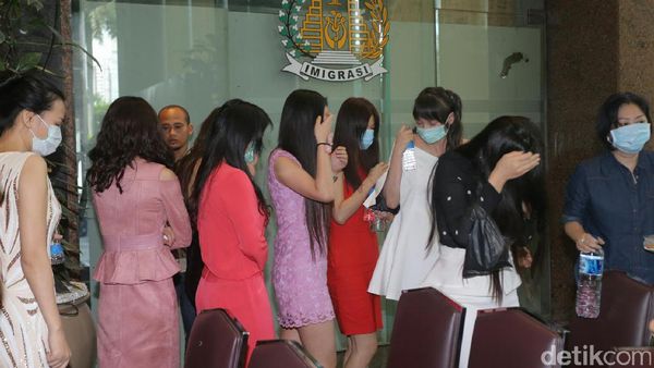 Dipastikan Ilegal, Imigrasi Tangkap 76 Pekerja Malam Asal Tiongkok
