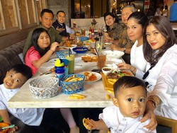 Tak Kampanye di Awal 2017, Agus Makan Malam Bersama SBY dan Keluarga