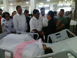 Plt Gubernur DKI Kunjungi Korban Luka KM Zahro di RSPAD