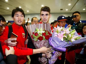 Aksi Oscar untuk Shanghai SIPG: Hakim Garis pun Jatuh Bangun